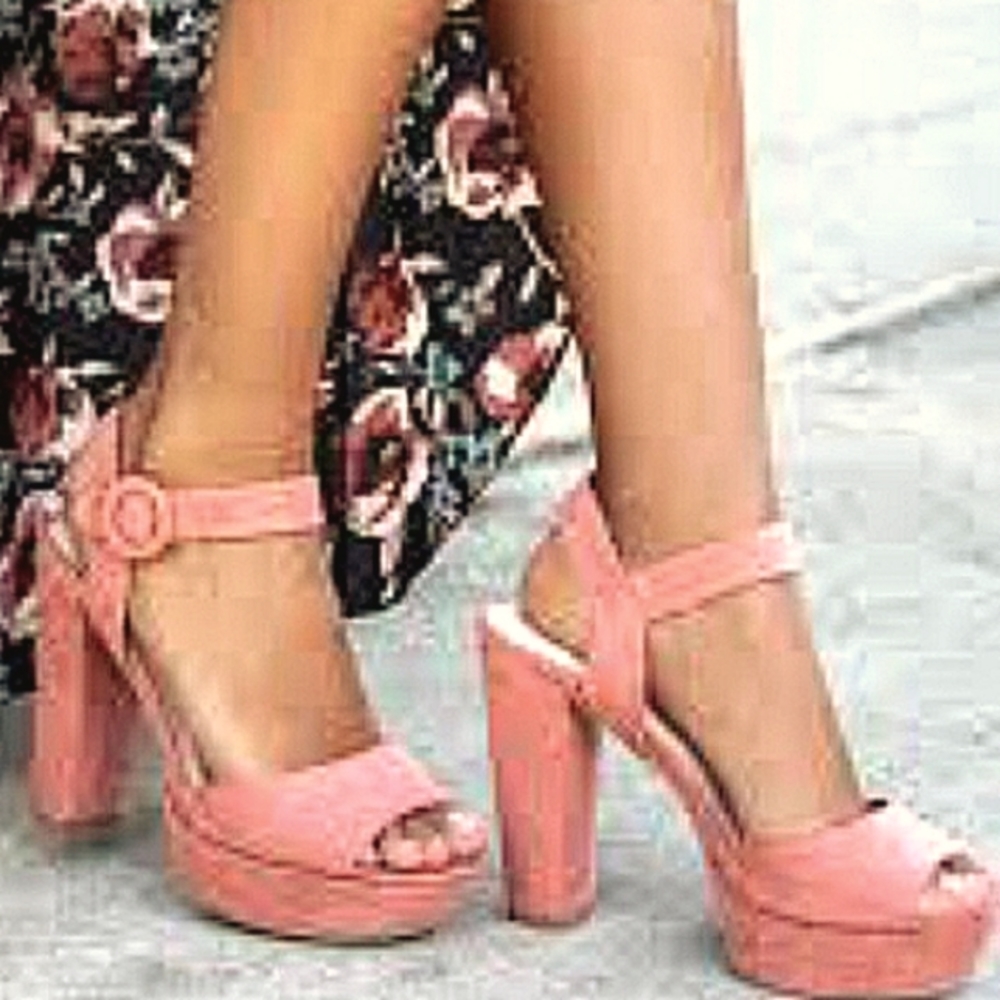 QUPID Suede Chunky Ankle Strap Platform Sandals NWOT! - Picture 1 of 8